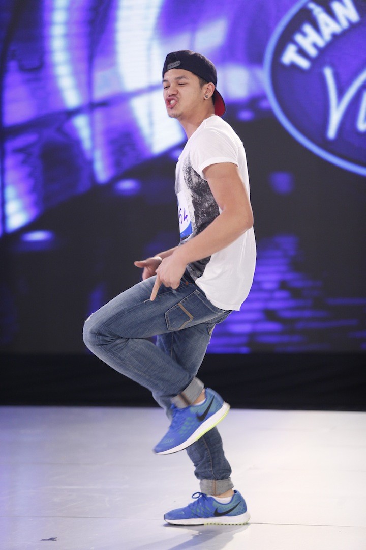 Giam khao Vietnam Idol cuoi nghieng nga nghe thi sinh hat-Hinh-10